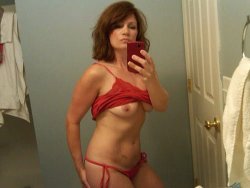 Naked selfies from a real mature housewife