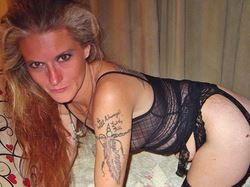 Tattoed mature wife in home sex pics