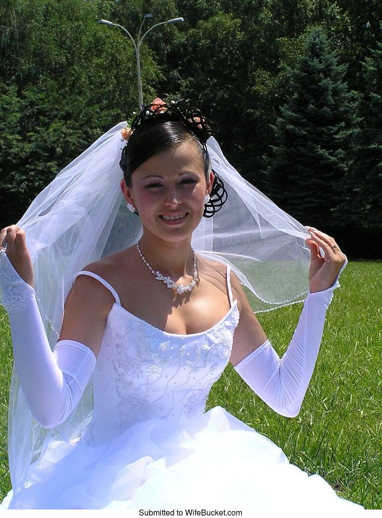 Amateur Bride Porn Wedding - WifeBucket | Cute bride exposed in home porno