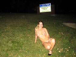 WifeBucket Pics | Real amateur MILF naked in public