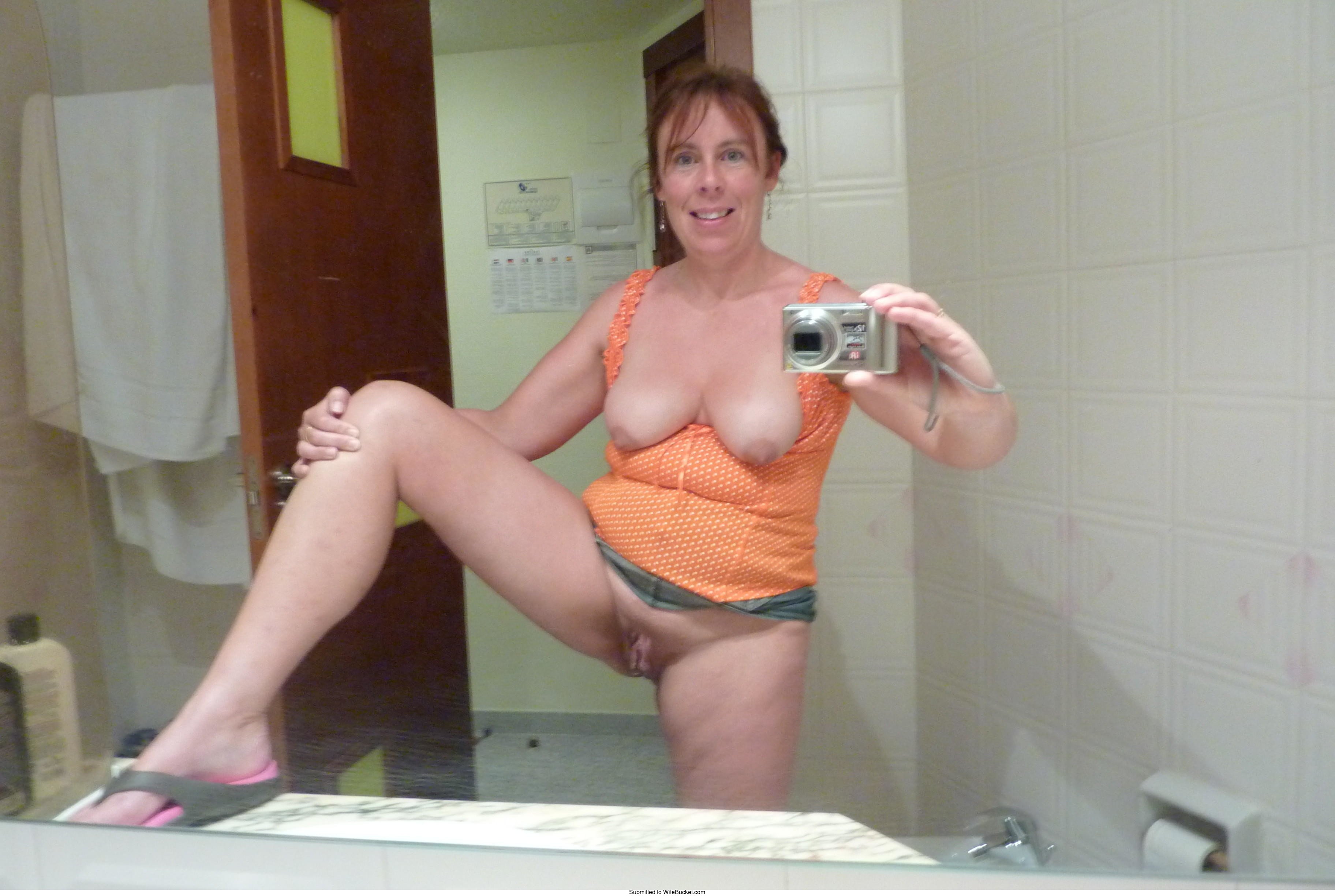 average female naked selfie