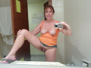 Naked Woman Selfies
