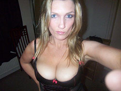 Nude selfies from a real amateur MILF