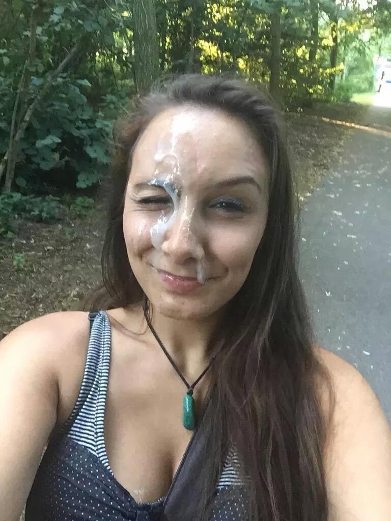 Outdoor facial for a real MILF slut